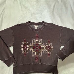 Ariat purple cropped long sleeve Crewneck with Southwestern Embroidery size M